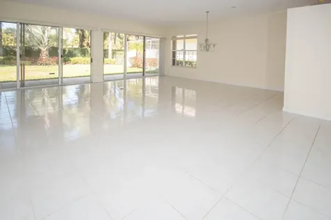 199 E Tall Oaks Circle Palm Beach Gardens FL 33410
