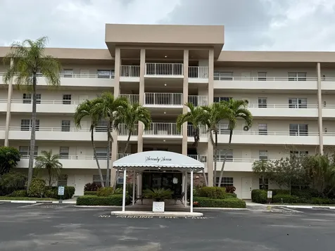 3930 Oaks Clubhouse Drive Pompano Beach FL 33069