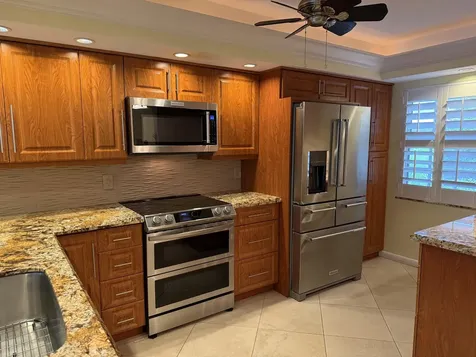 3930 Oaks Clubhouse Drive Pompano Beach FL 33069