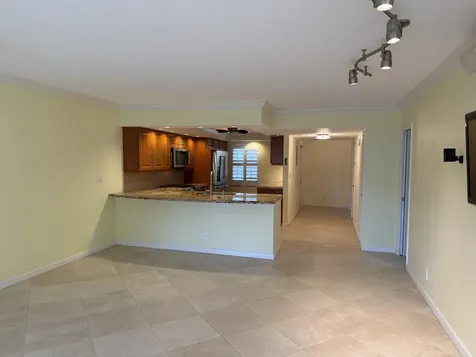 3930 Oaks Clubhouse Drive Pompano Beach FL 33069