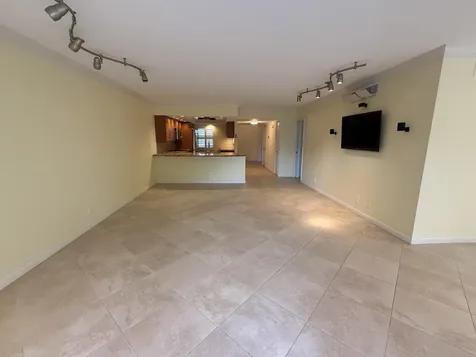 3930 Oaks Clubhouse Drive Pompano Beach FL 33069