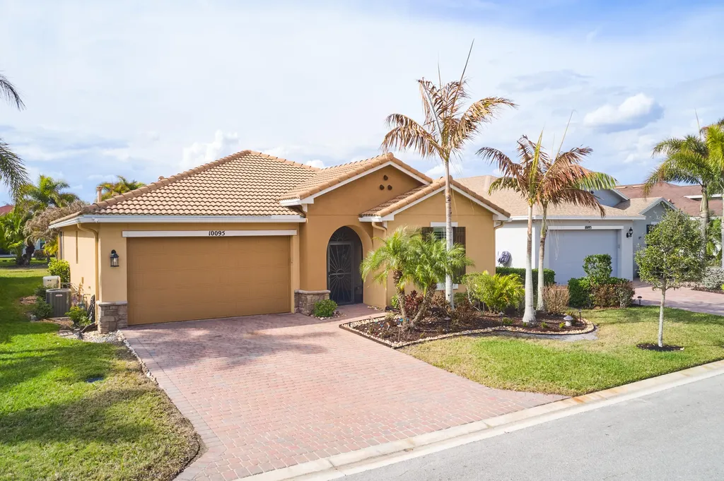 10095 Sw Oak Tree Circle Port Saint Lucie FL 34987
