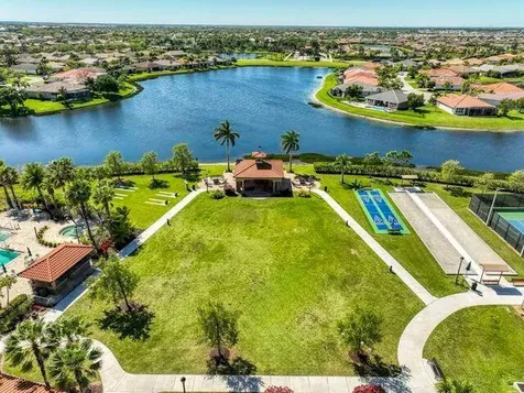 10095 Sw Oak Tree Circle Port Saint Lucie FL 34987