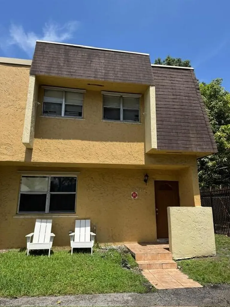 5844 Blueberry Unit 68 Court Lauderhill FL 33313