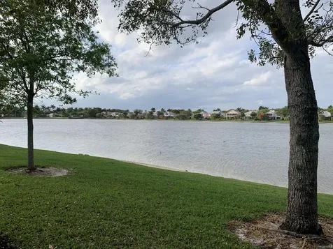 10667 Lake Shore Drive Wellington FL 33414