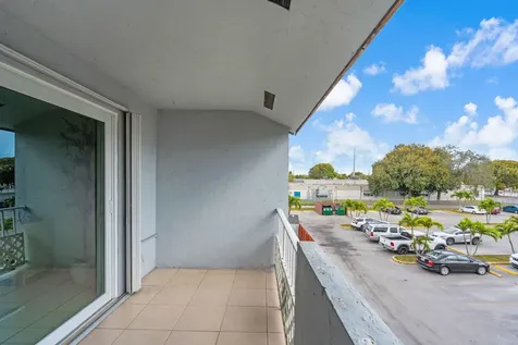1735 W 60th Street Hialeah FL 33012