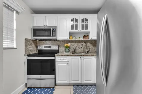 1735 W 60th Street Hialeah FL 33012