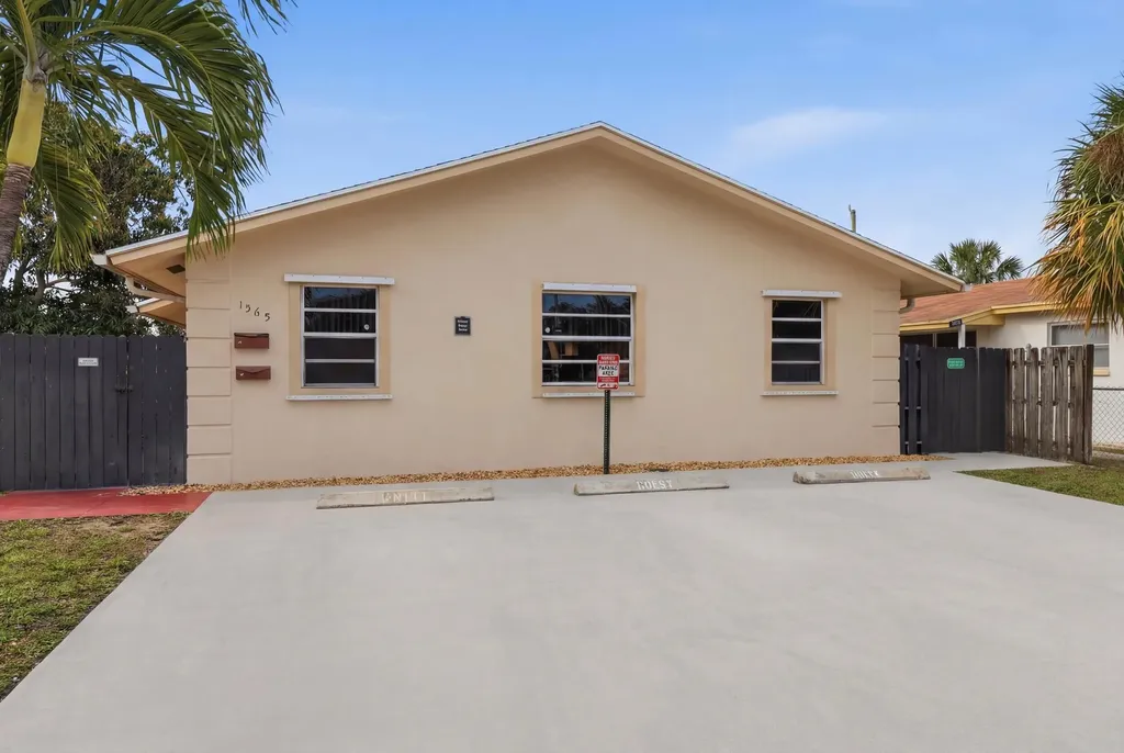 1565 W 28th Street Riviera Beach FL 33404