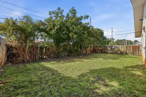 1565 W 28th Street Riviera Beach FL 33404