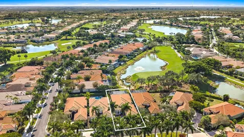 10626 Piazza Fontana West Palm Beach FL 33412
