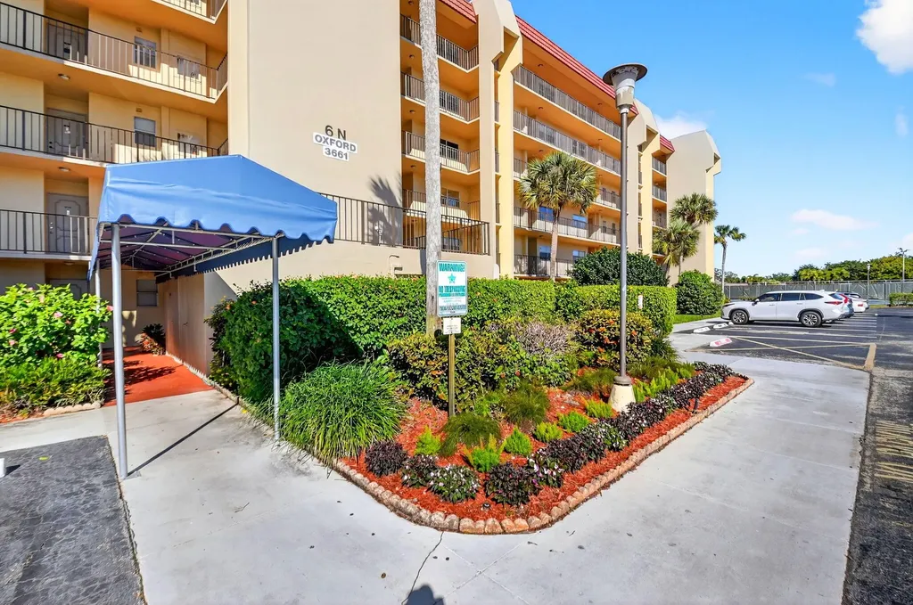 3661 Via Poinciana Lake Worth FL 33467