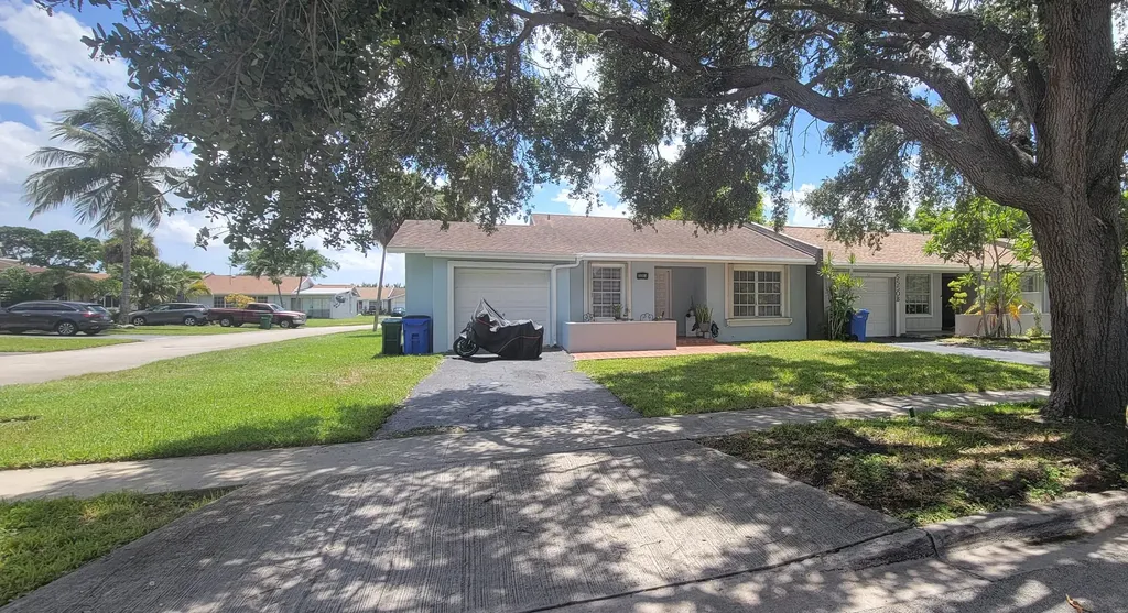 5550 Lakewood Circle Margate FL 33063