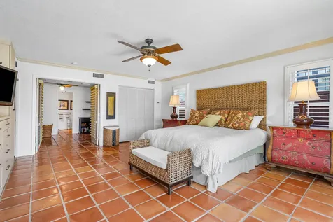 2330 NE 48th Street Lighthouse Point FL 33064