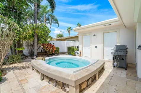 2330 NE 48th Street Lighthouse Point FL 33064