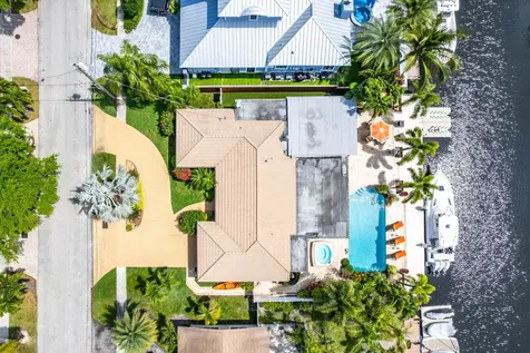 2330 NE 48th Street Lighthouse Point FL 33064