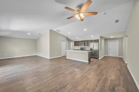 574 NW Bayshore Boulevard Port Saint Lucie FL 34983