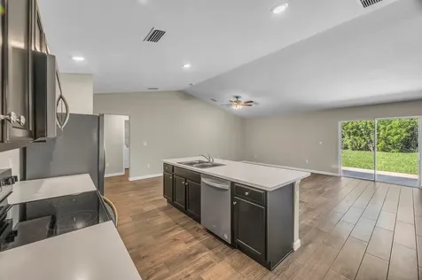 574 NW Bayshore Boulevard Port Saint Lucie FL 34983