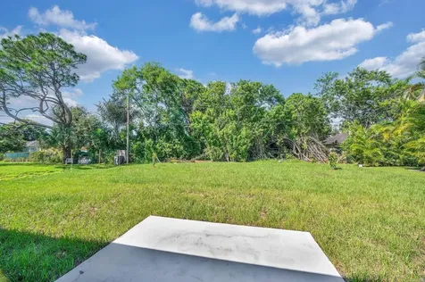 574 NW Bayshore Boulevard Port Saint Lucie FL 34983