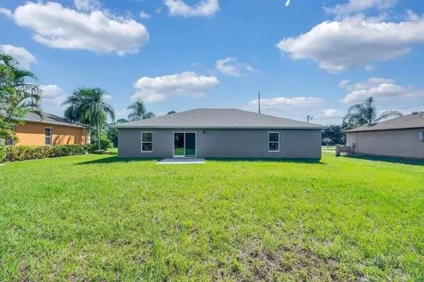 574 NW Bayshore Boulevard Port Saint Lucie FL 34983