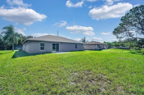 574 NW Bayshore Boulevard Port Saint Lucie FL 34983