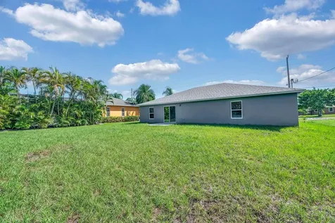 574 NW Bayshore Boulevard Port Saint Lucie FL 34983