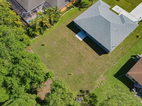 574 NW Bayshore Boulevard Port Saint Lucie FL 34983