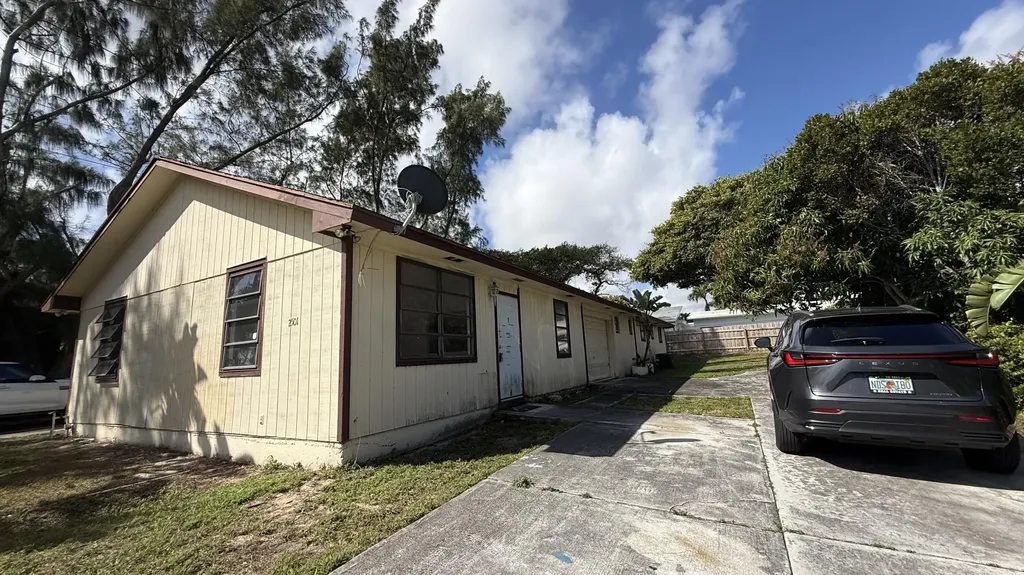 2501 Oceanview Avenue Delray Beach FL 33444