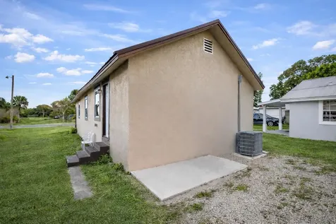 712 Se Bayou Avenue Stuart FL 34994