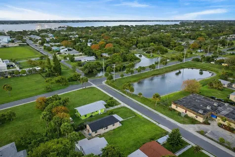 712 Se Bayou Avenue Stuart FL 34994