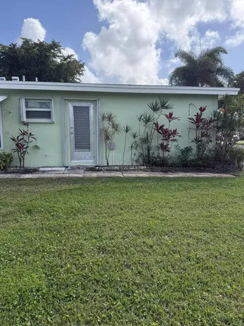 211 Country Lane Boynton Beach FL 33435