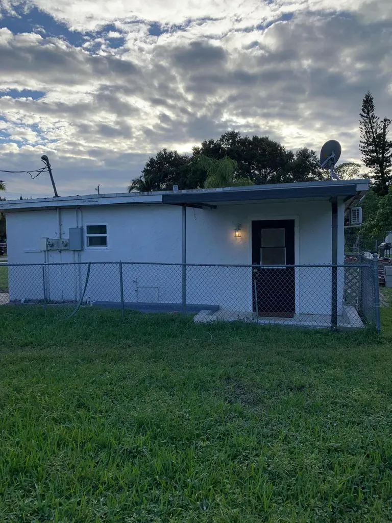 4671 Sunset Lane West Palm Beach FL 33415