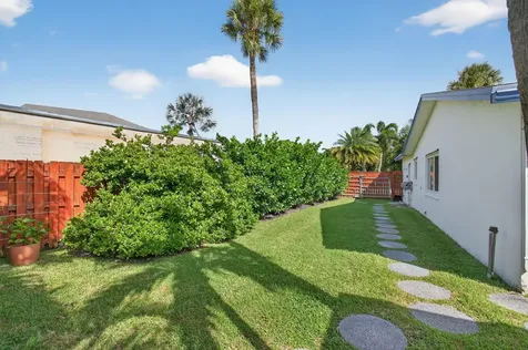 802 Mallard Drive Delray Beach FL 33444