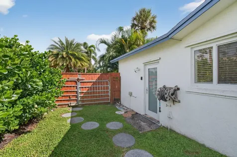 802 Mallard Drive Delray Beach FL 33444