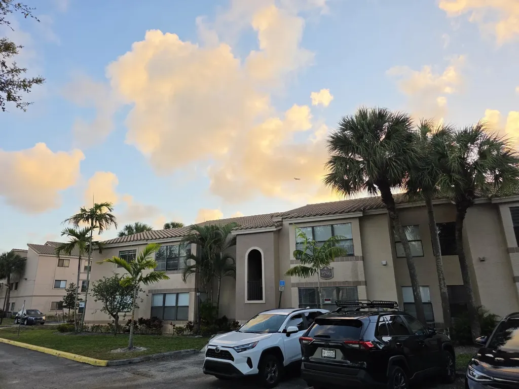 2796 S University Drive Davie FL 33328