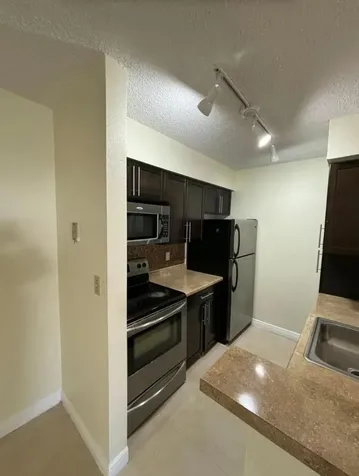 2796 S University Drive Davie FL 33328