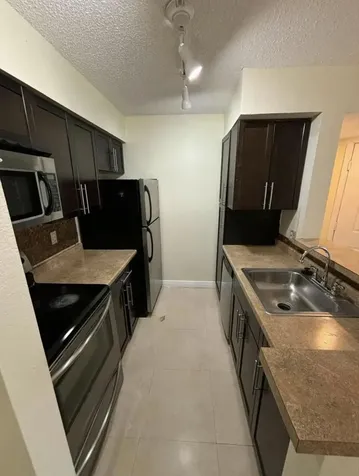 2796 S University Drive Davie FL 33328