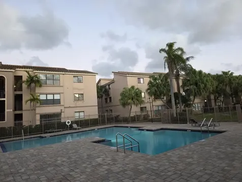 2796 S University Drive Davie FL 33328