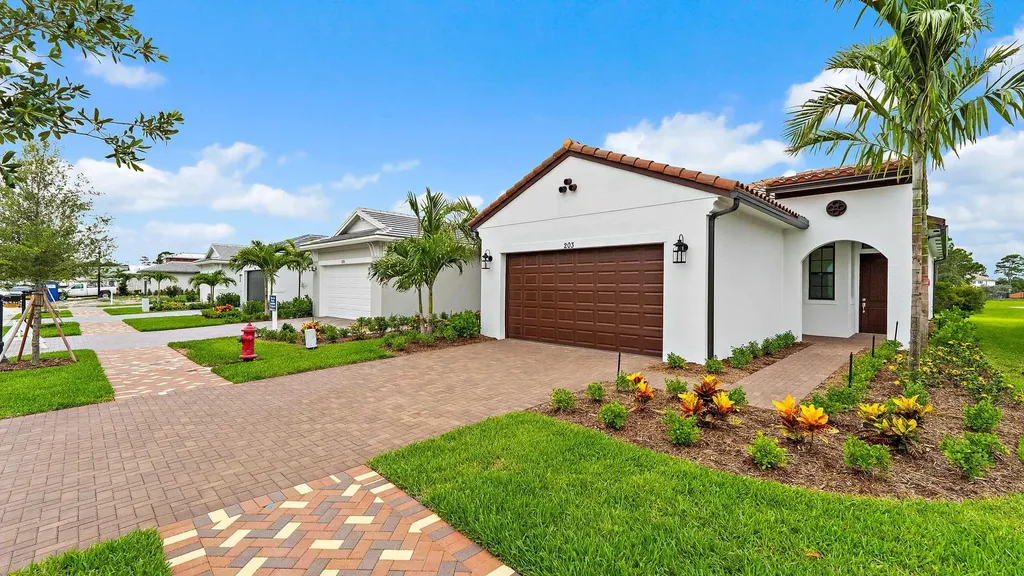 203 Se Via Sangro Port Saint Lucie FL 34952