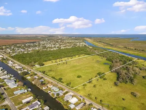 1493 Hunter Road Okeechobee FL 34974