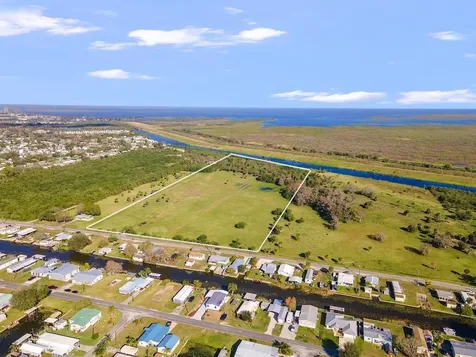 1493 Hunter Road Okeechobee FL 34974