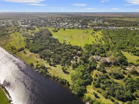 1493 Hunter Road Okeechobee FL 34974