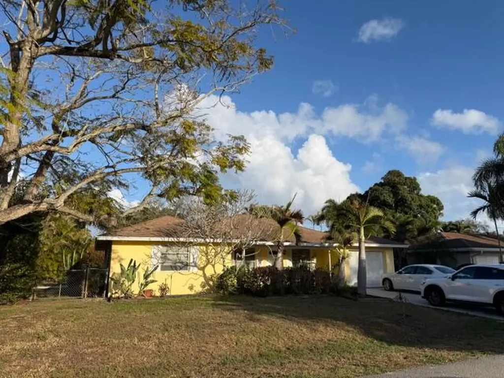 394 Evergreen Avenue Tequesta FL 33469