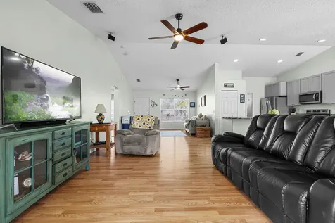 672 Sw Paar Drive Port Saint Lucie FL 34953