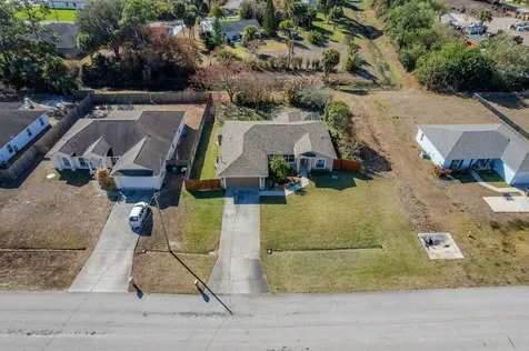 672 Sw Paar Drive Port Saint Lucie FL 34953