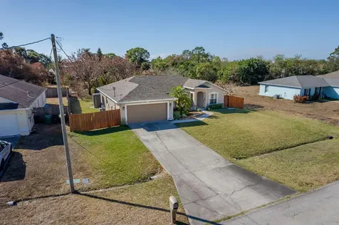672 Sw Paar Drive Port Saint Lucie FL 34953