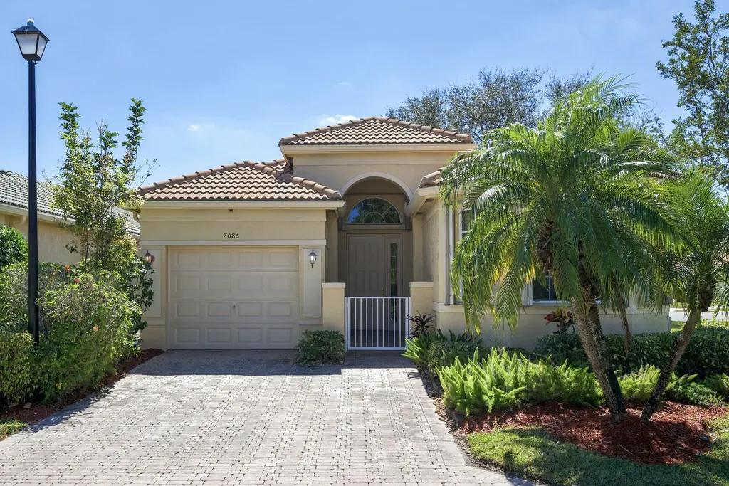 7086 Del Corso Lane Delray Beach FL 33446