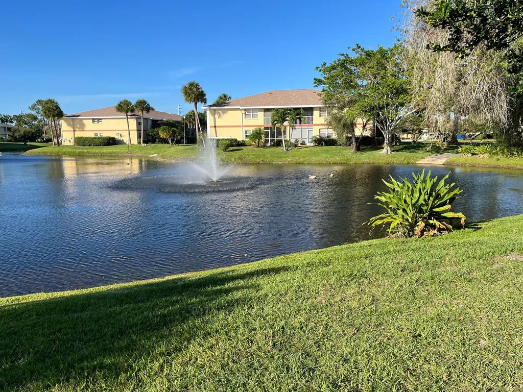 1533 SE Royal Green Circle Port Saint Lucie FL 34952