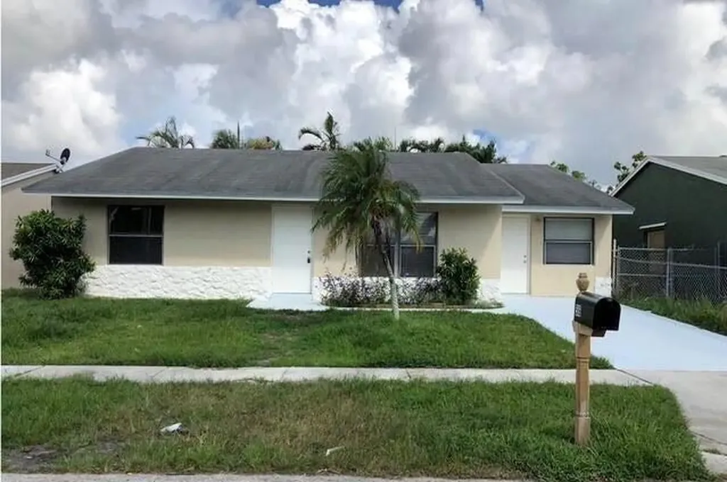 5865 Aurora Court Lake Worth FL 33463
