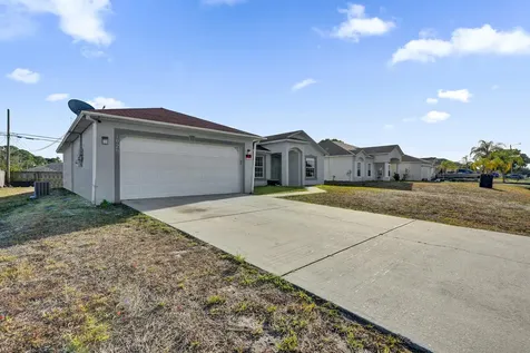 1020 Sw Barbarosa Avenue Port Saint Lucie FL 34953