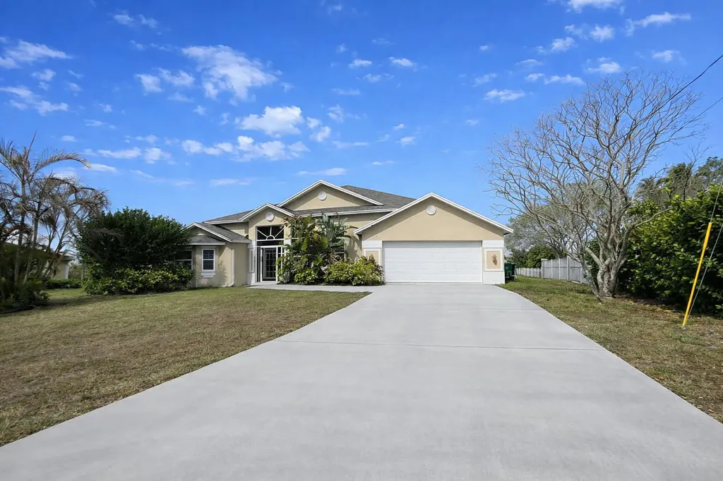 301 Sw Buzby Court Port Saint Lucie FL 34953